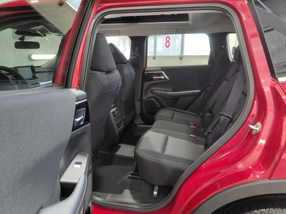 2025 Mitsubishi Outlander PHEV SE-13