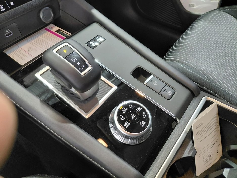 2025 Mitsubishi OUTLANDER PHEV ES-30