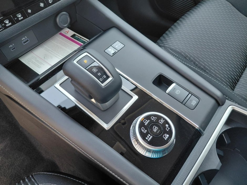 2025 Mitsubishi Outlander PHEV ES S-AWC Garantie 10ans/160,000km-29