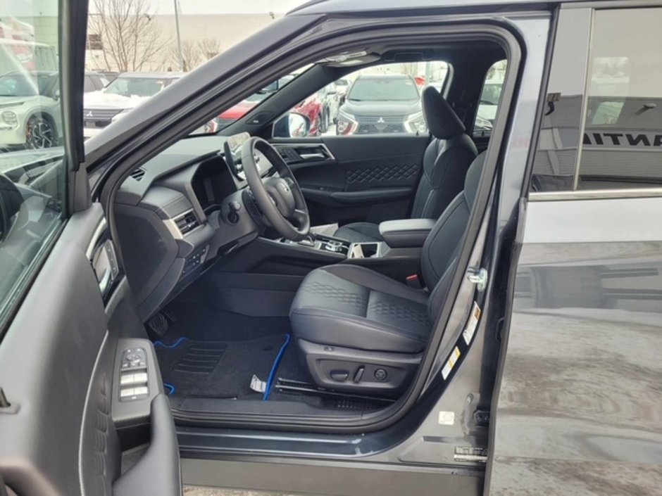 Mitsubishi OUTLANDER PHEV NOIR 2025-11