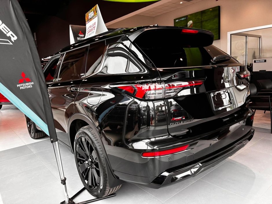 2026 Mitsubishi Outlander PHEV NOIR S-AWC-4