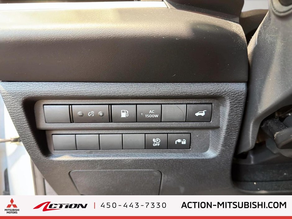 Mitsubishi OUTLANDER PHEV SE S-AWC SE 2025-22