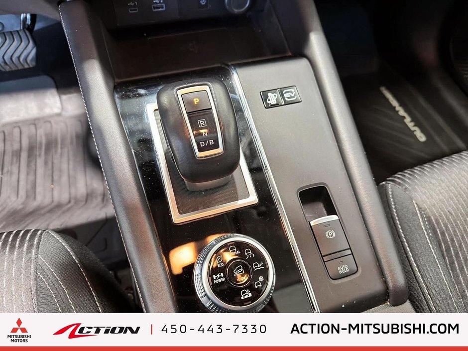 Mitsubishi OUTLANDER PHEV SE S-AWC SE 2025-23