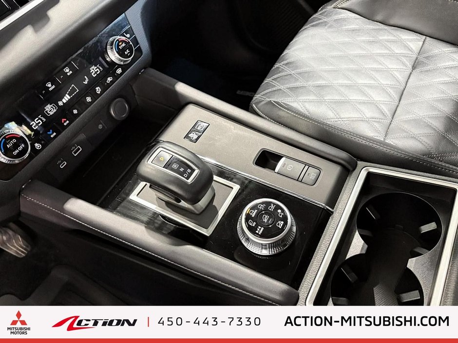 Mitsubishi Outlander Plug-In Hybrid SEL 2025-21