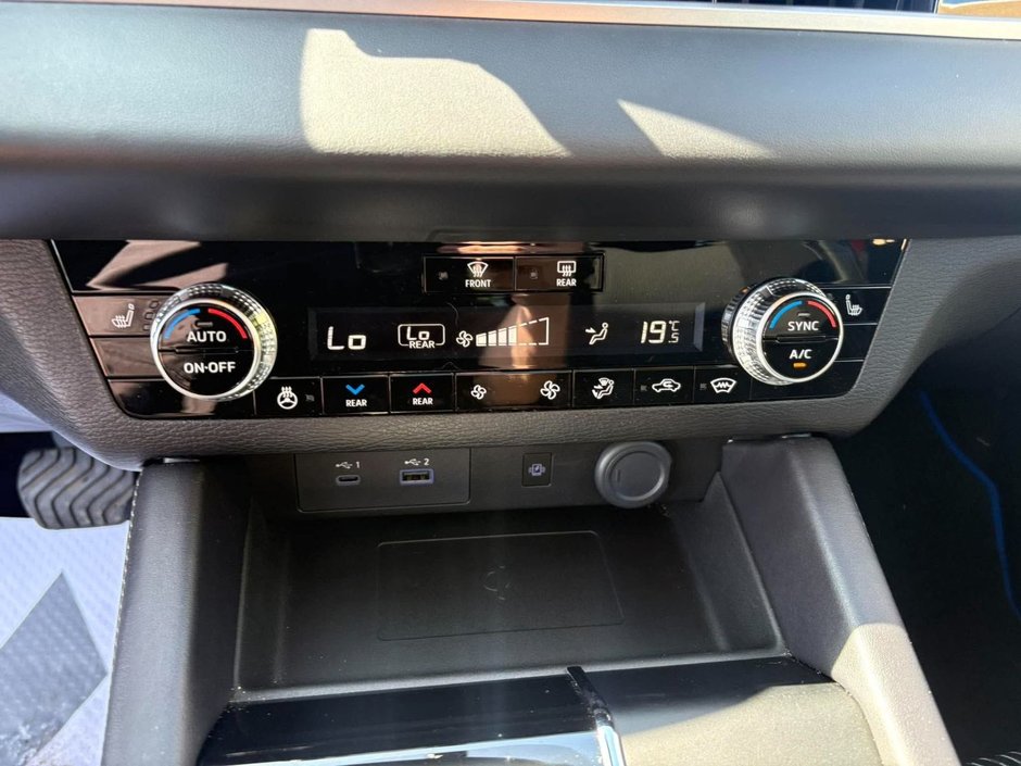 Mitsubishi Outlander Plug-In Hybrid  2025-19