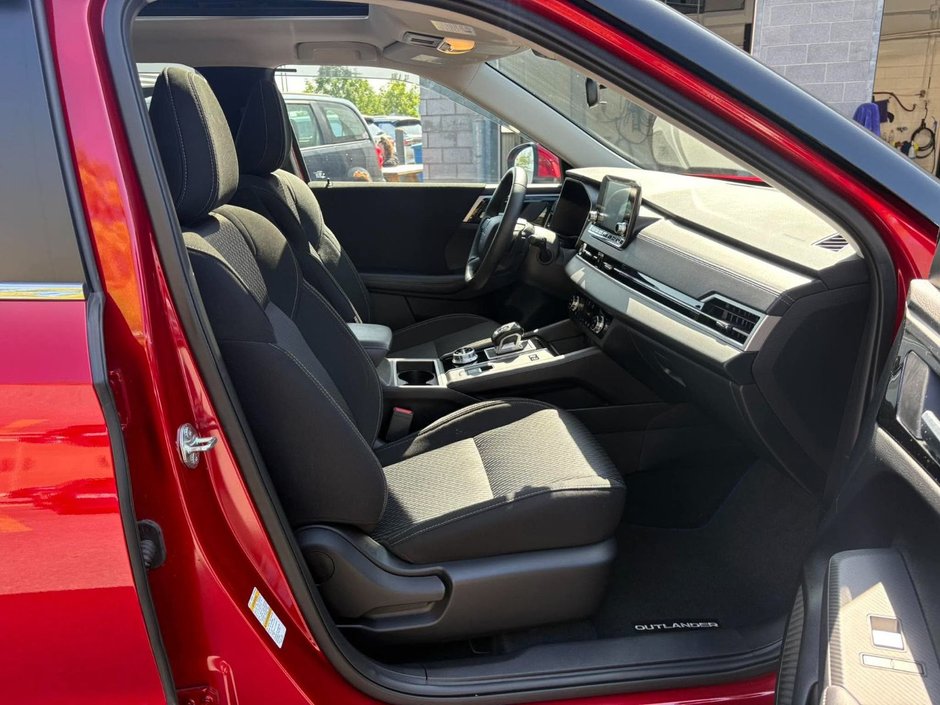 Mitsubishi Outlander Plug-In Hybrid  2025-16