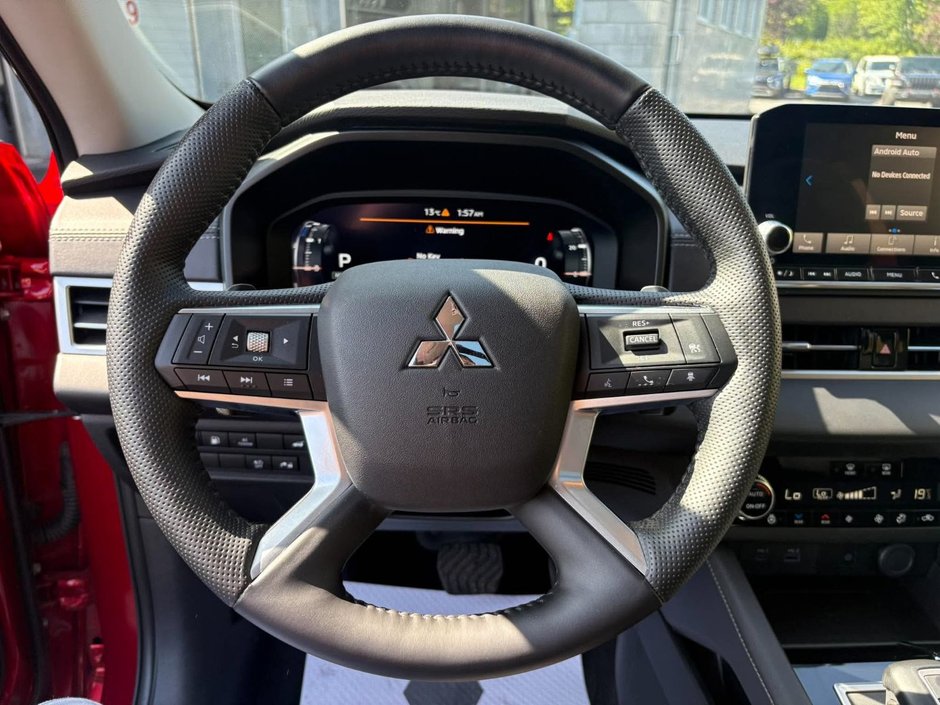 Mitsubishi Outlander Plug-In Hybrid  2025-10
