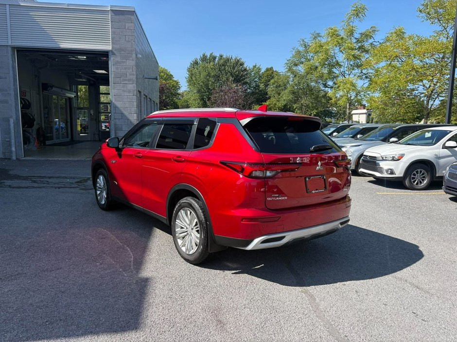 Mitsubishi Outlander Plug-In Hybrid  2025-9