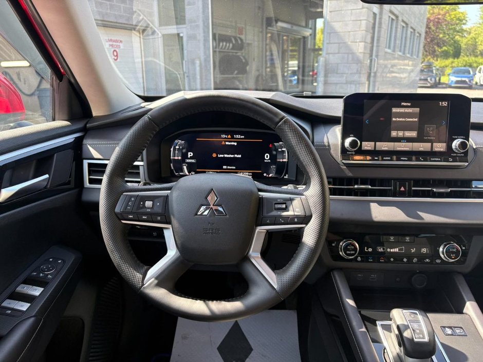 Mitsubishi Outlander Plug-In Hybrid  2025-23