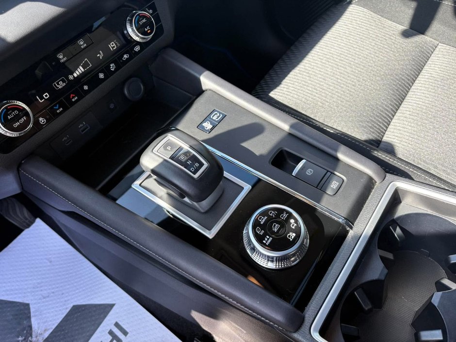 Mitsubishi Outlander Plug-In Hybrid  2025-7