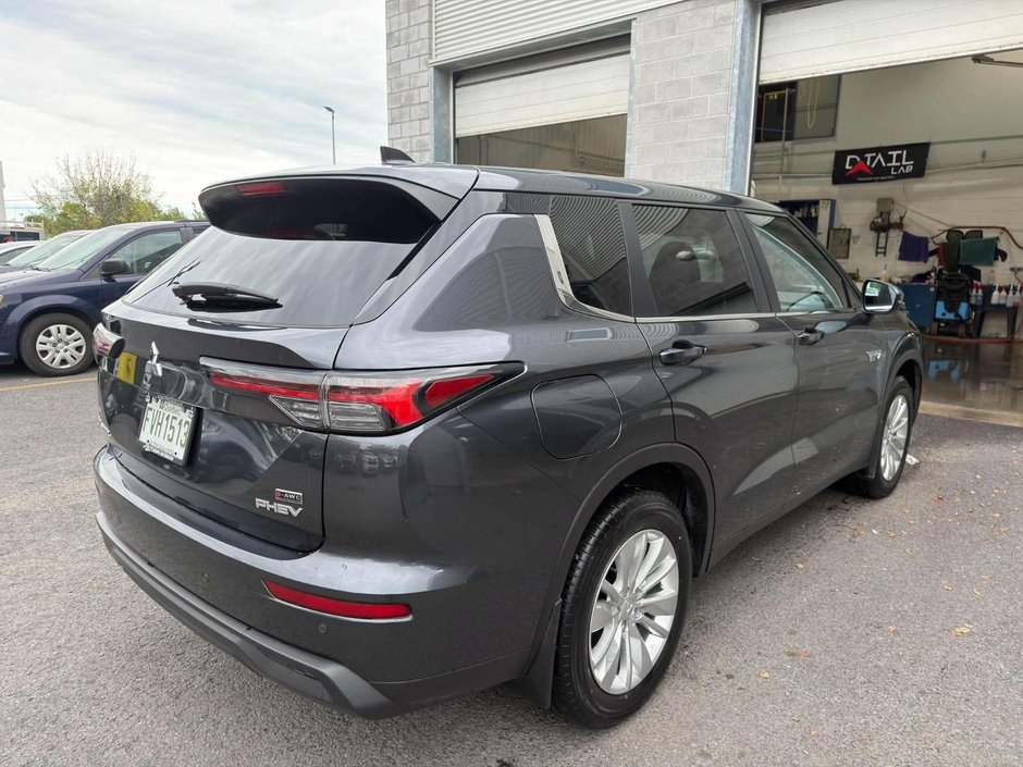 Mitsubishi Outlander Plug-In Hybrid ES 2026-25