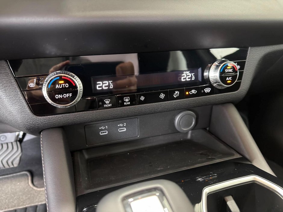 Mitsubishi Outlander Plug-In Hybrid ES 2026-19
