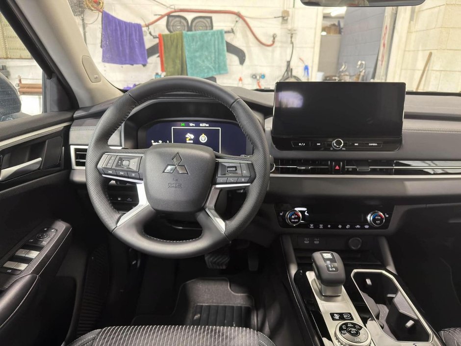 Mitsubishi Outlander Plug-In Hybrid ES 2026-20