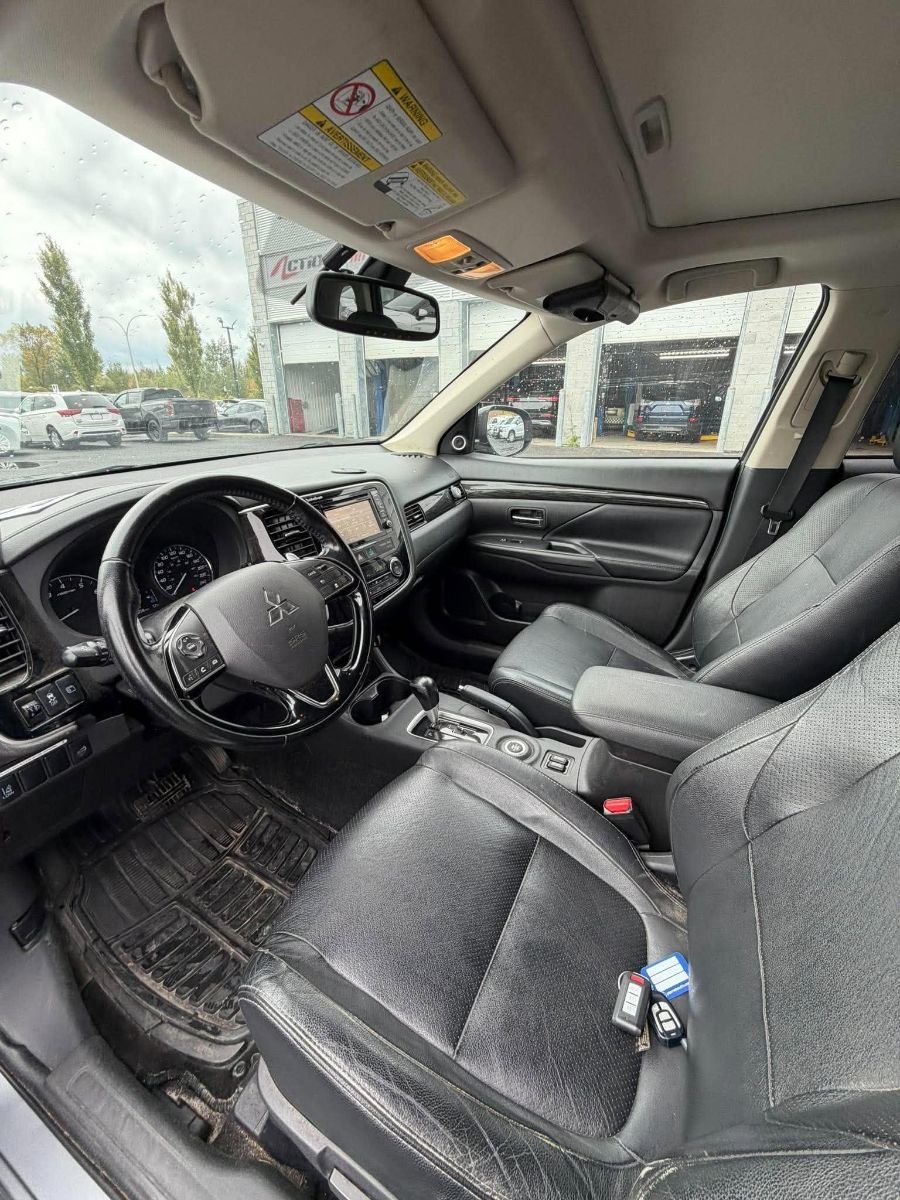 Mitsubishi Outlander GT 4x4 7 Passagers Jamais Accidenté Toit Ouvrant 2016-10
