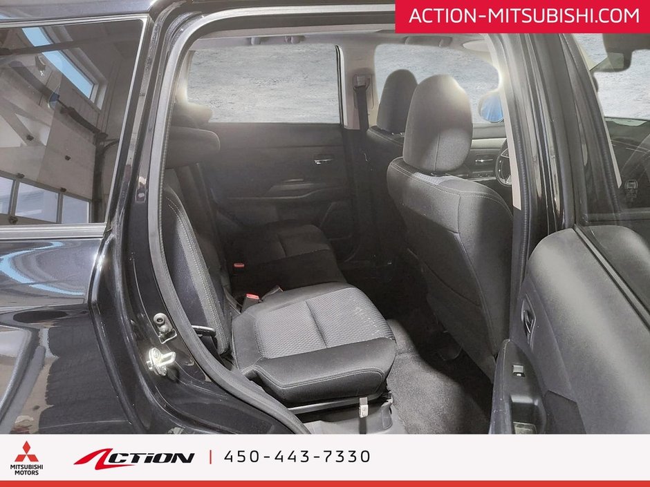 Mitsubishi Outlander AWC SE V6. 7 PASSAGERS. TOIT OUVRANT. 2017-13