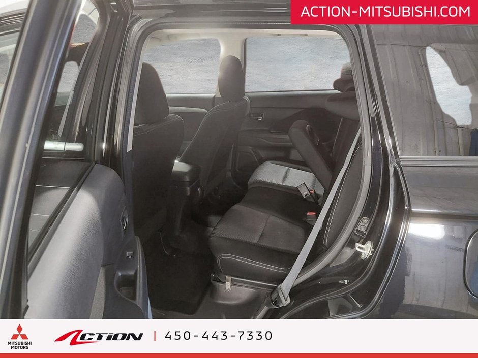 Mitsubishi Outlander AWC SE V6. 7 PASSAGERS. TOIT OUVRANT. 2017-9