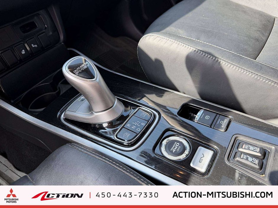 2018 Mitsubishi Outlander SE Touring-23