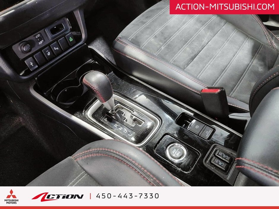 Mitsubishi Outlander Limited Edition S-AWC V6 Toit Ouvrant Hitch Mags 2020-24