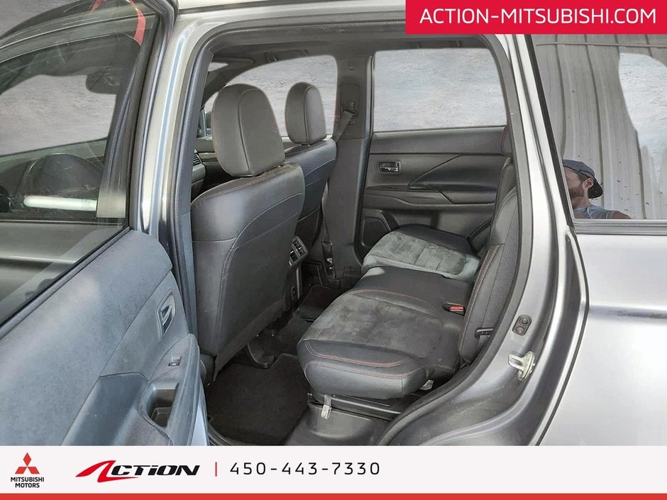 Mitsubishi Outlander Limited Edition S-AWC V6 Toit Ouvrant Hitch Mags 2020-10