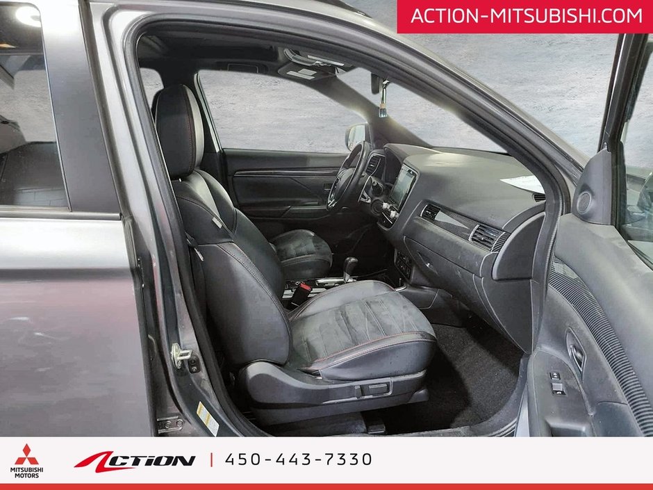 Mitsubishi Outlander Limited Edition S-AWC V6 Toit Ouvrant Hitch Mags 2020-14