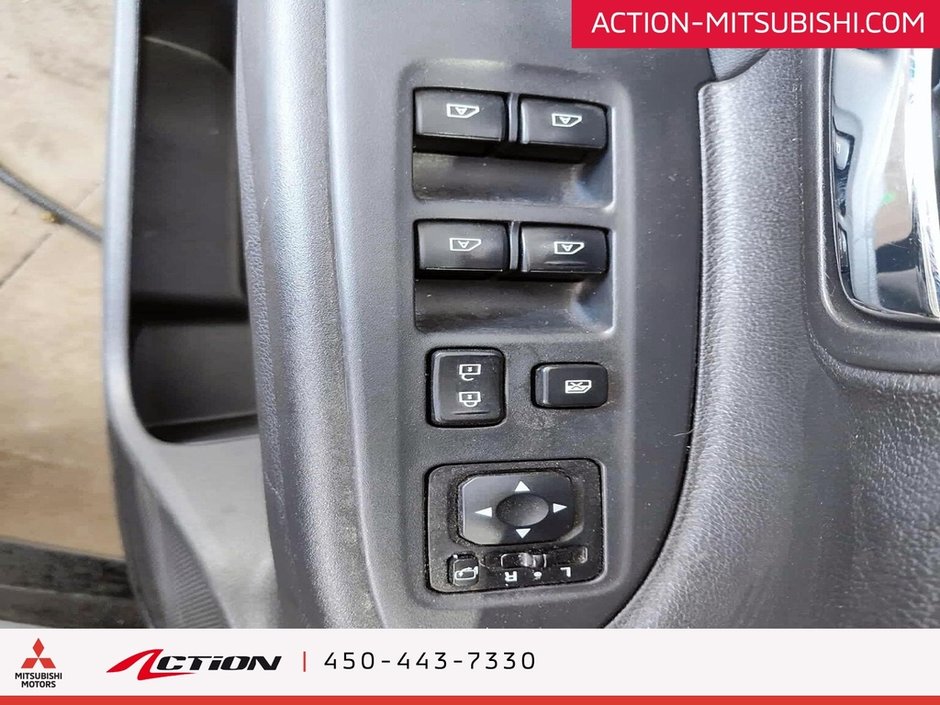 Mitsubishi Outlander Limited Edition S-AWC V6 Toit Ouvrant Hitch Mags 2020-15