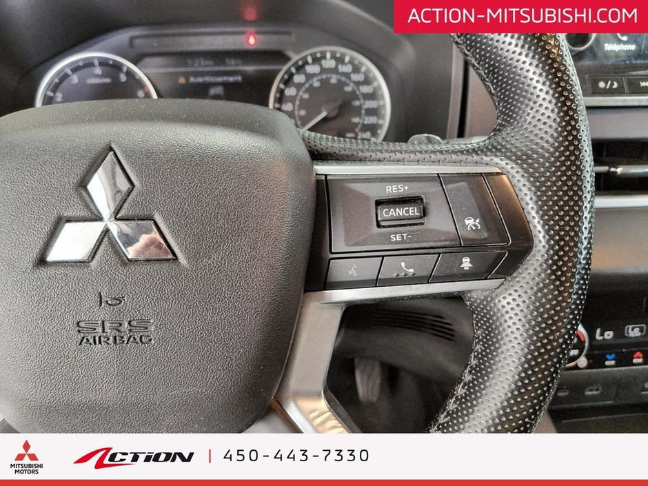 Mitsubishi Outlander LE S-AWC Toit Pano Carplay Android auto Navigation 2022-21