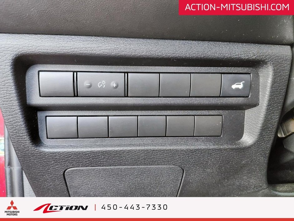 Mitsubishi Outlander LE S-AWC Toit Pano Carplay Android auto Navigation 2022-26