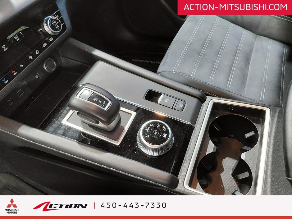 Mitsubishi Outlander LE Premium S-AWC Carplay Android Auto Toit Pano 2022-25