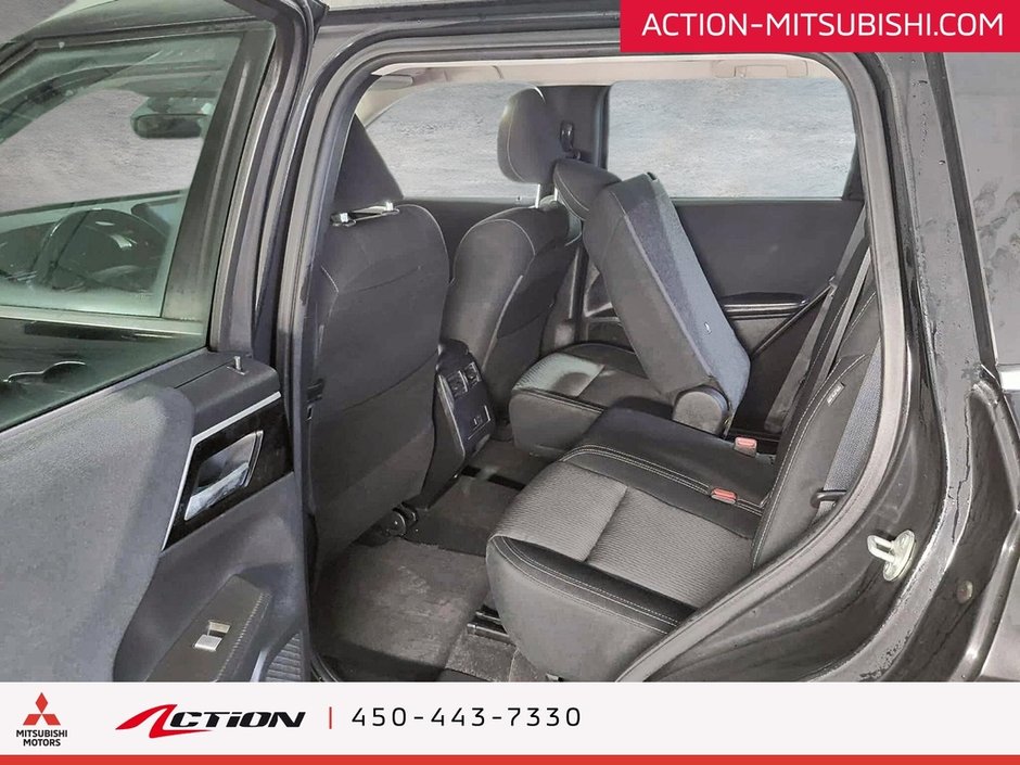 Mitsubishi Outlander SE S-AWC Apple Carplay Android Auto Mags 18 2022-10