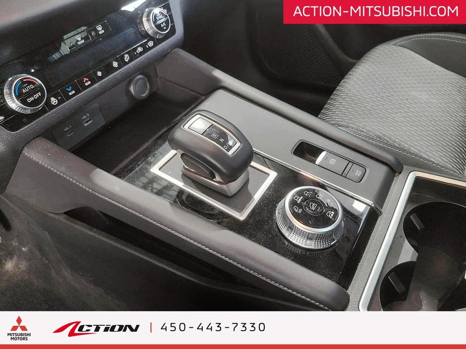 2023 Mitsubishi Outlander LE S-AWC Carplay Android Auto Toit Pano-25