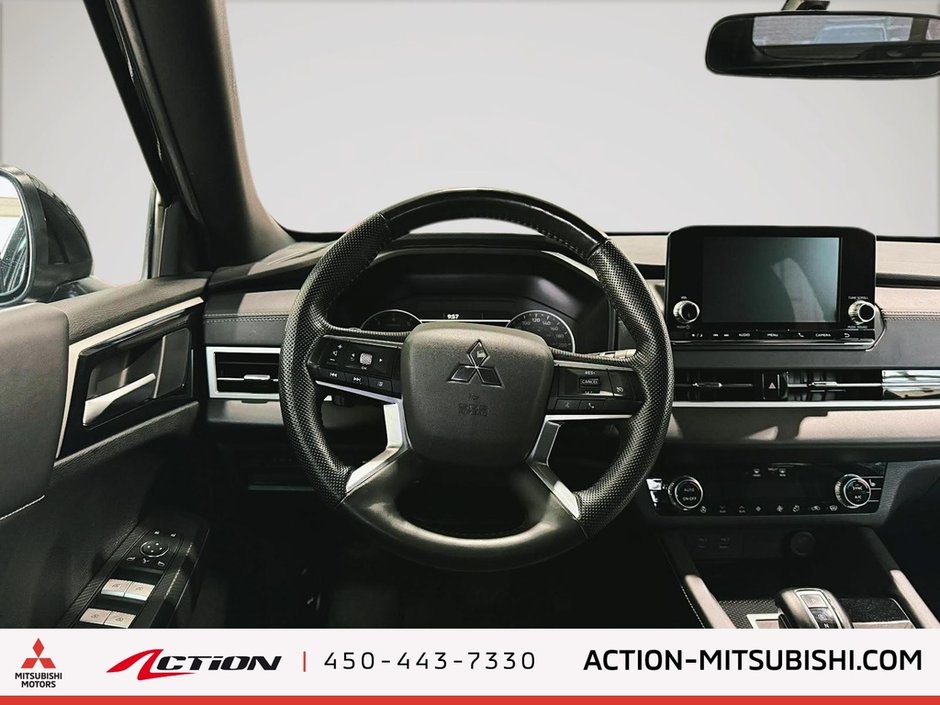 2023 Mitsubishi Outlander NOIR S-AWC Toit Pano Cuir Bancs Chauffants Boss-16