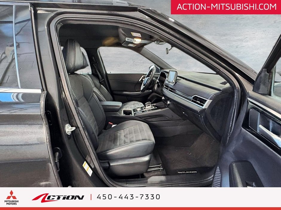 2023 Mitsubishi Outlander NOIR S-AWC Toit Pano Cuir Bancs Chauffants Boss-16