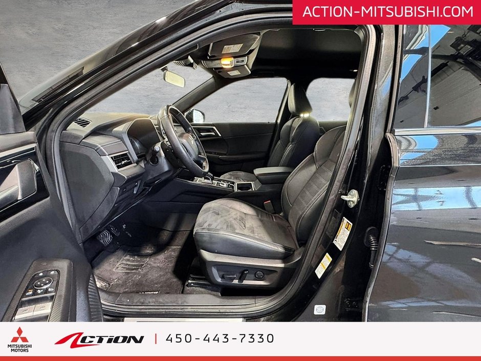 2023 Mitsubishi Outlander NOIR S-AWC Toit Pano Cuir Bancs Chauffants Boss-10
