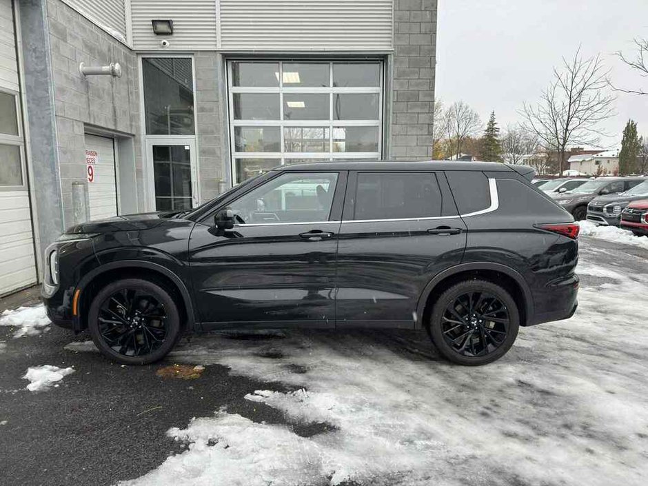 2023 Mitsubishi Outlander NOIR S-AWC Toit Pano Cuir Bancs Chauffants Boss-3