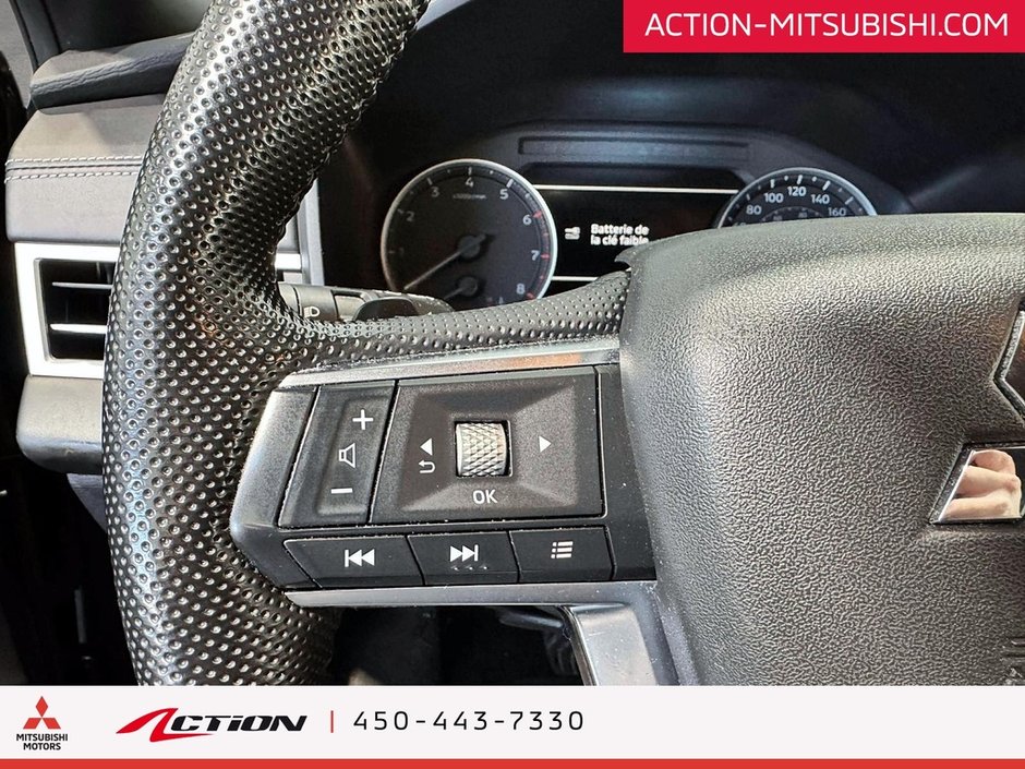 2023 Mitsubishi Outlander NOIR S-AWC Toit Pano Cuir Bancs Chauffants Boss-26