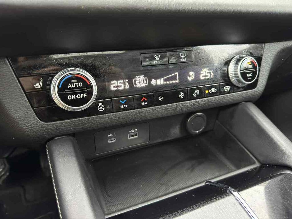 2023 Mitsubishi Outlander NOIR S-AWC Toit Pano Cuir Bancs Chauffants Boss-8