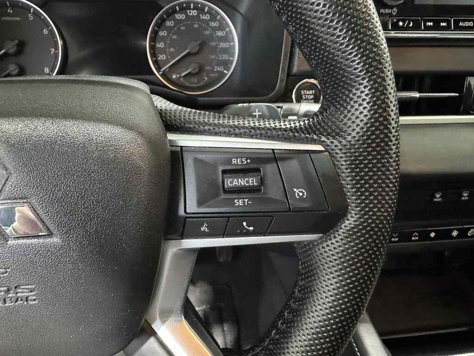 2023 Mitsubishi Outlander NOIR S-AWC Toit Pano Cuir Bancs Chauffants Boss-15