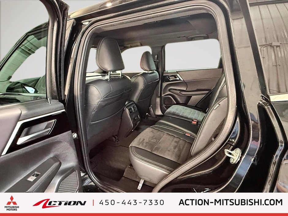 2023 Mitsubishi Outlander NOIR S-AWC Toit Pano Cuir Bancs Chauffants Boss-11
