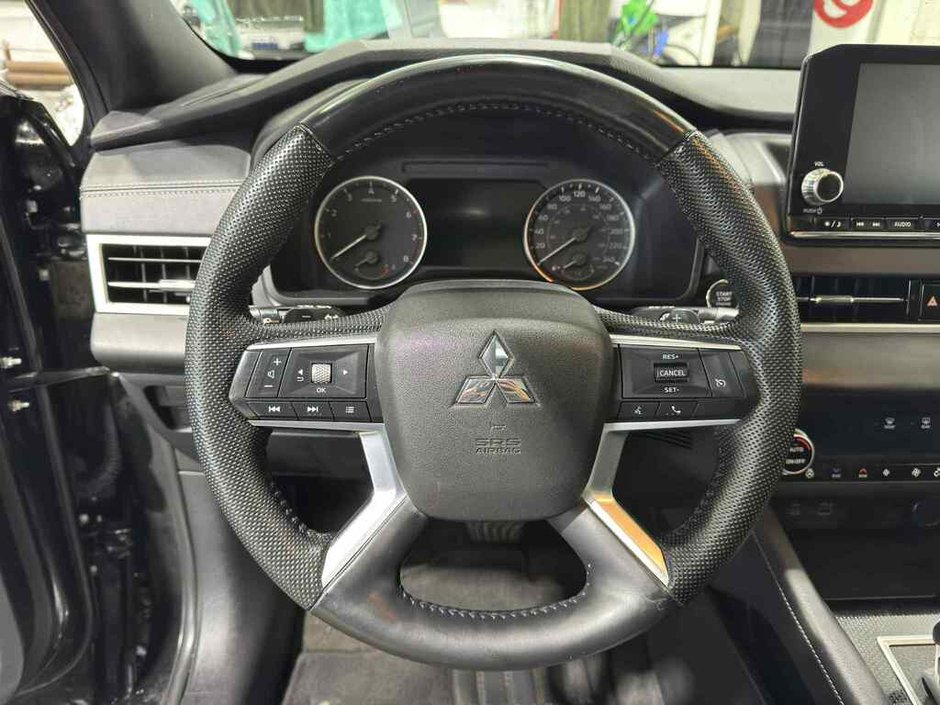 2023 Mitsubishi Outlander NOIR S-AWC Toit Pano Cuir Bancs Chauffants Boss-14