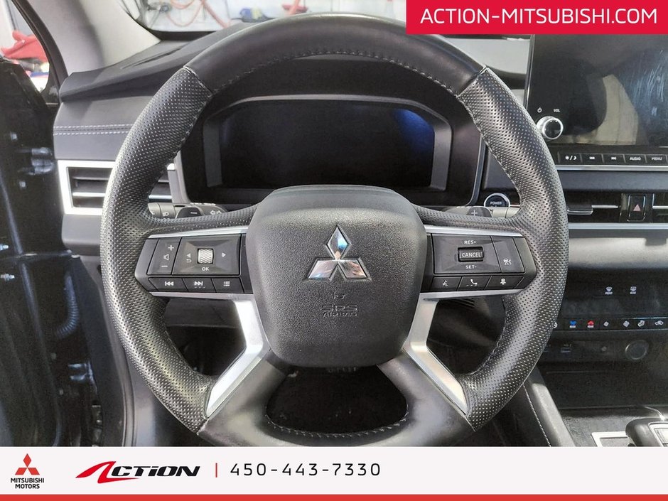 Mitsubishi Outlander NOIR S-AWC Toit Pano Cuir Bancs Chauffants Boss 2023-21