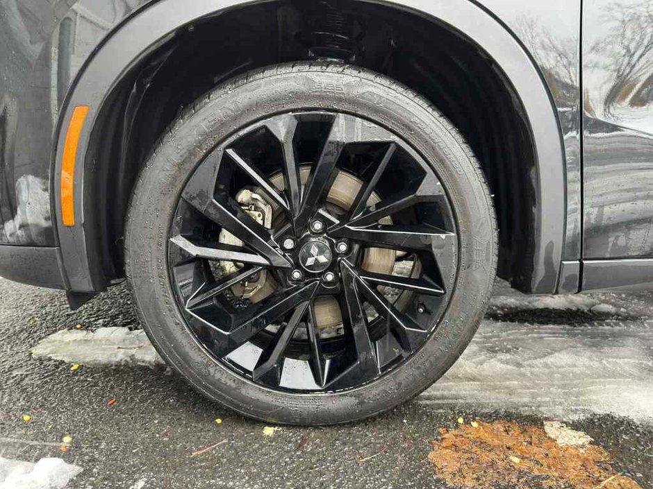 2023 Mitsubishi Outlander NOIR S-AWC Toit Pano Cuir Bancs Chauffants Boss-17