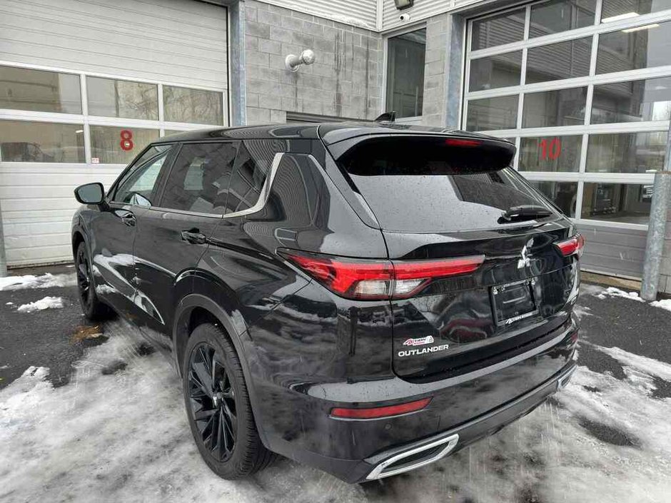 2023 Mitsubishi Outlander NOIR S-AWC Toit Pano Cuir Bancs Chauffants Boss-4