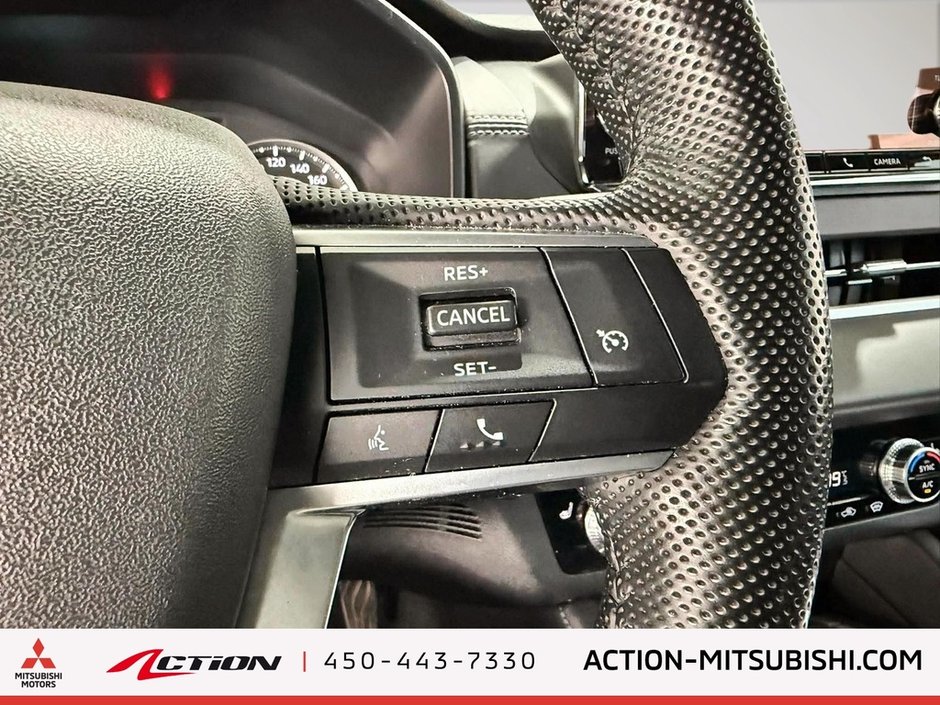2023 Mitsubishi Outlander NOIR S-AWC Toit Pano Cuir Bancs Chauffants Boss-17