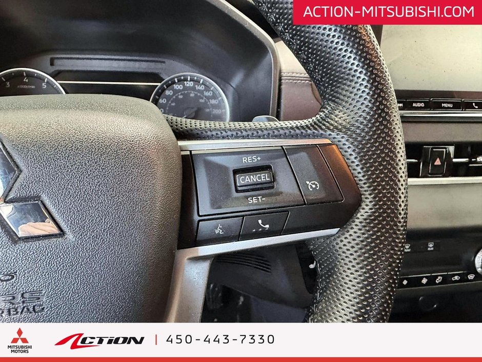 2023 Mitsubishi Outlander NOIR S-AWC Toit Pano Cuir Bancs Chauffants Boss-19