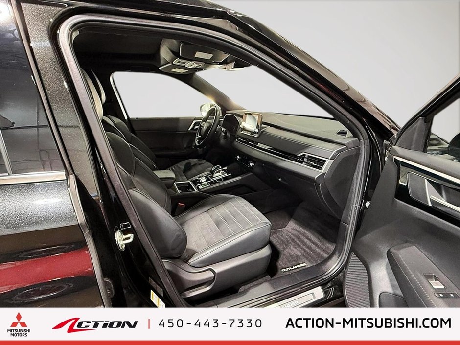 2023 Mitsubishi Outlander NOIR S-AWC Toit Pano Cuir Bancs Chauffants Boss-15