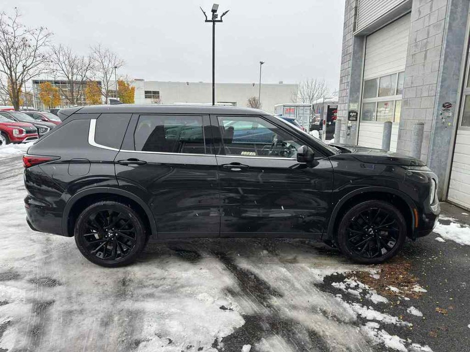 2023 Mitsubishi Outlander NOIR S-AWC Toit Pano Cuir Bancs Chauffants Boss-7