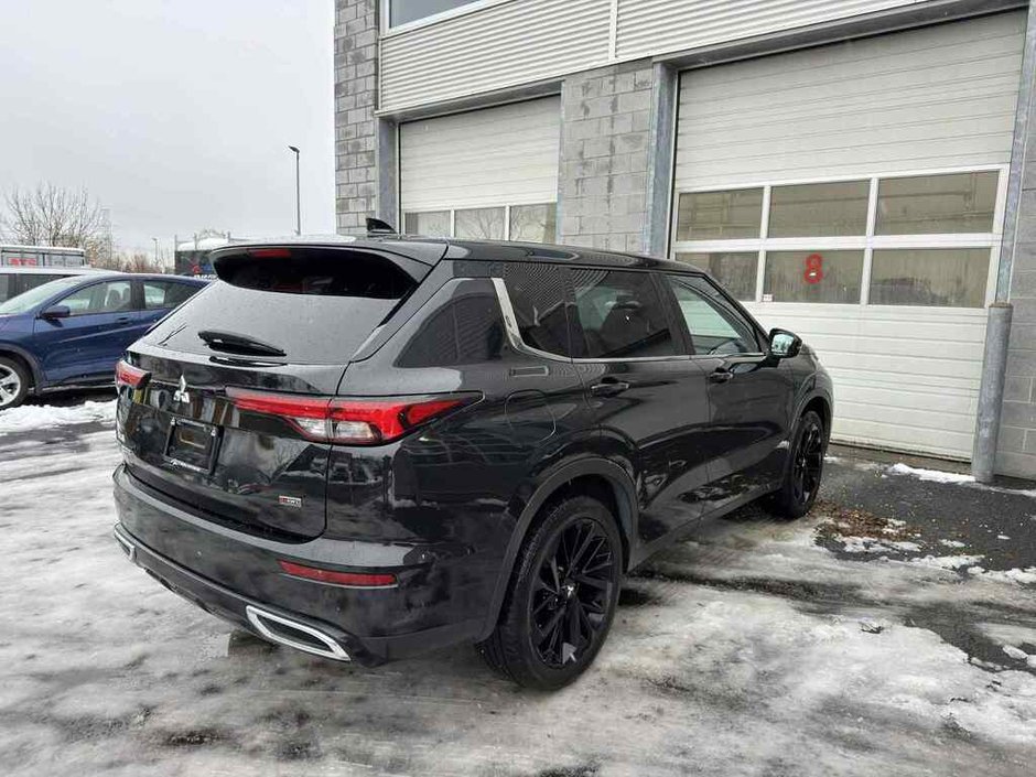 2023 Mitsubishi Outlander NOIR S-AWC Toit Pano Cuir Bancs Chauffants Boss-6