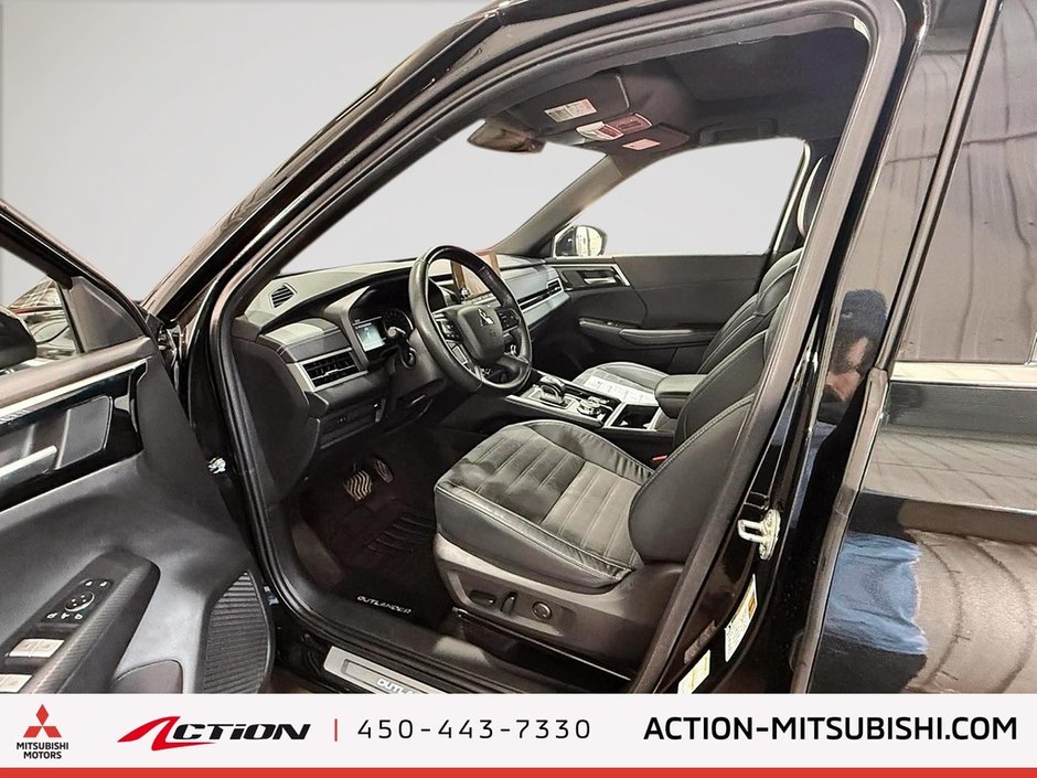 2023 Mitsubishi Outlander NOIR S-AWC Toit Pano Cuir Bancs Chauffants Boss-10