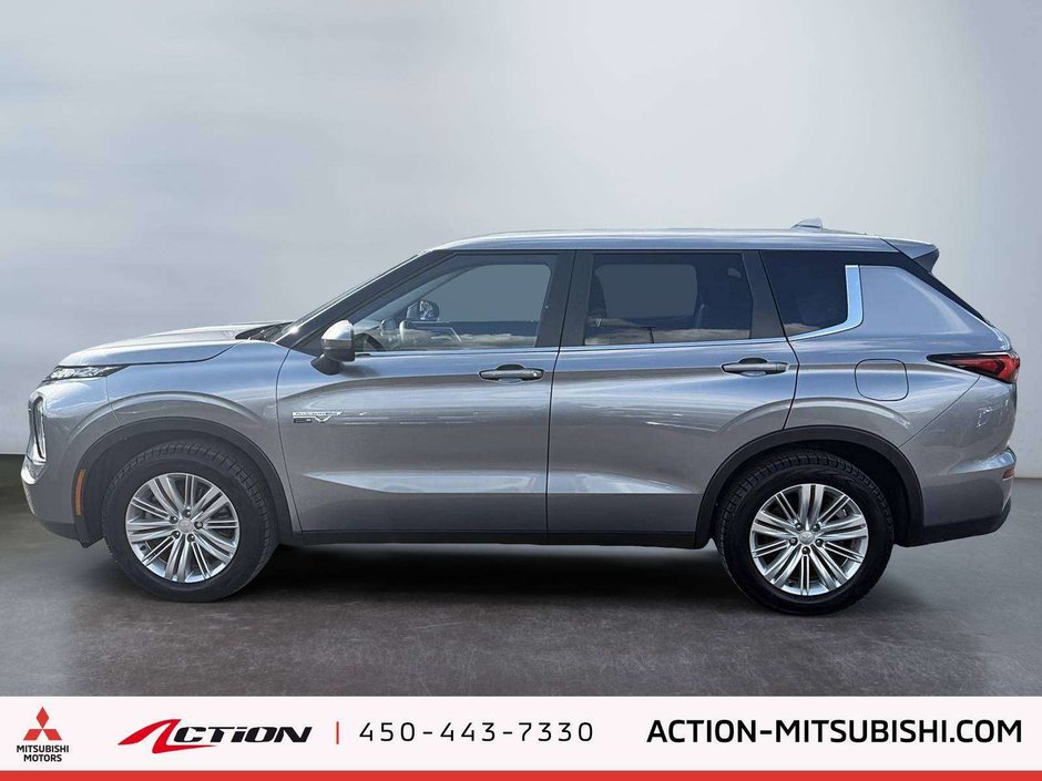 2023 Mitsubishi Outlander ES-1
