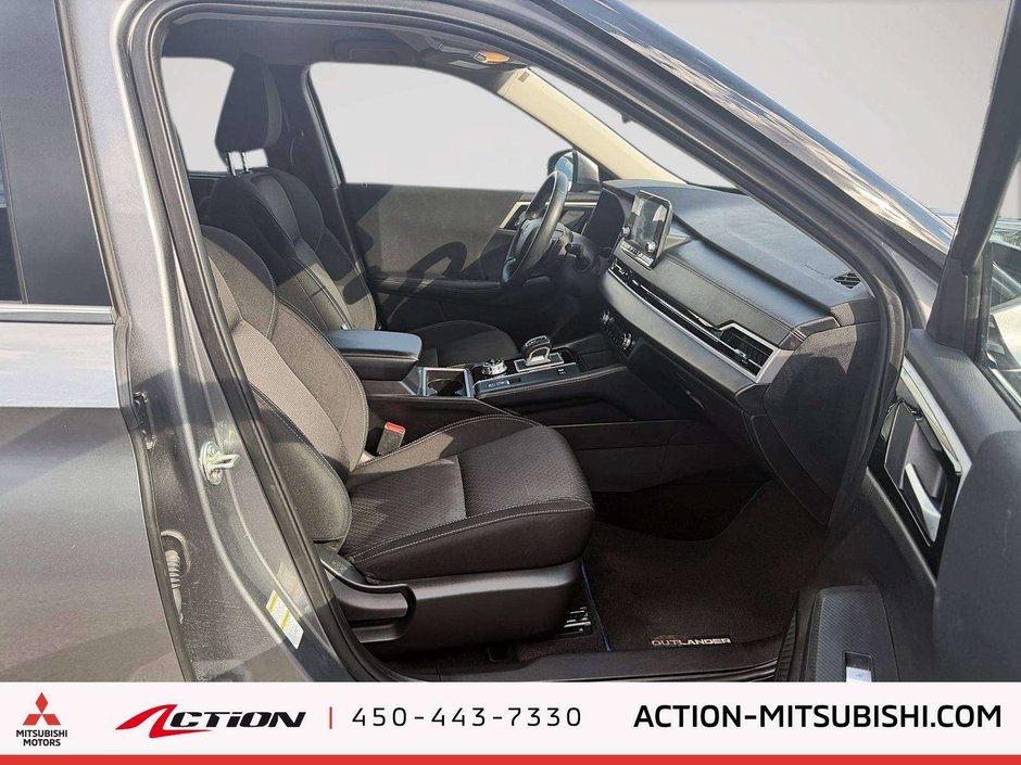 2023 Mitsubishi Outlander ES-15